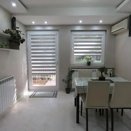 Aneta's Groundfloor Near Park Lägenhet Skopje
