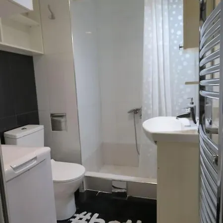 Aneta's Groundfloor Near Park Apartment